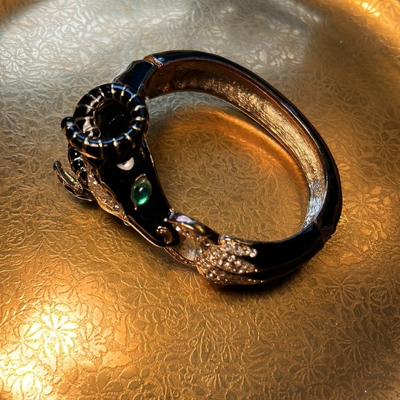 Vintage Ciner Jeweled Enamel Rams head bangle but can’t find signature - Picture 2 of 6